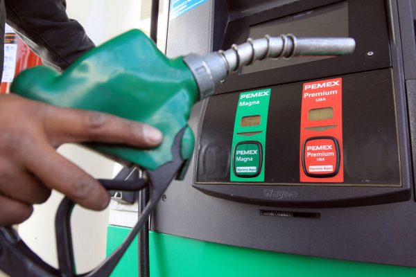 Francia dejar&aacute; de vender autos a gasolina y diesel al 2040