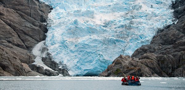 Científicos chilenos señalan que derretimiento de glaciares podría acidificar el océano